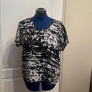 Soprano Monochrome Abstract Short Sleeve Top